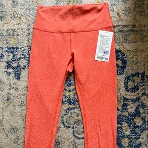 Lululemon Wunder Under 25” - Size 8 - NWT